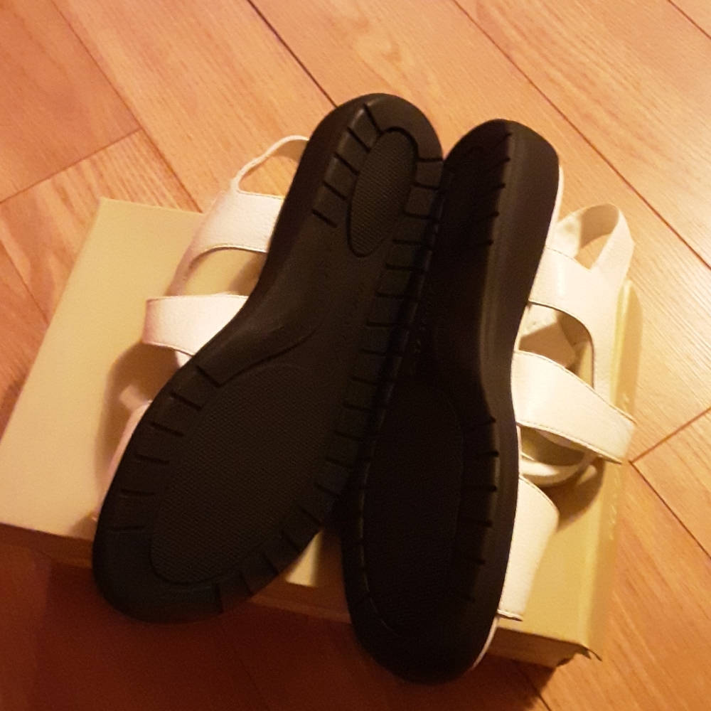 Sandles - Picture 2 of 4